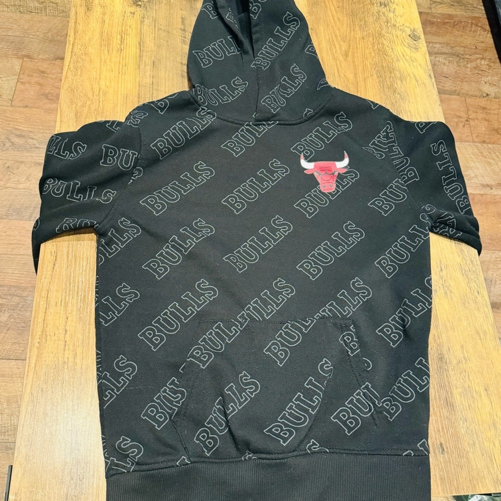 CHICAGO BULLS HOODIE SWEATER BOYS SIZE L(14/16)